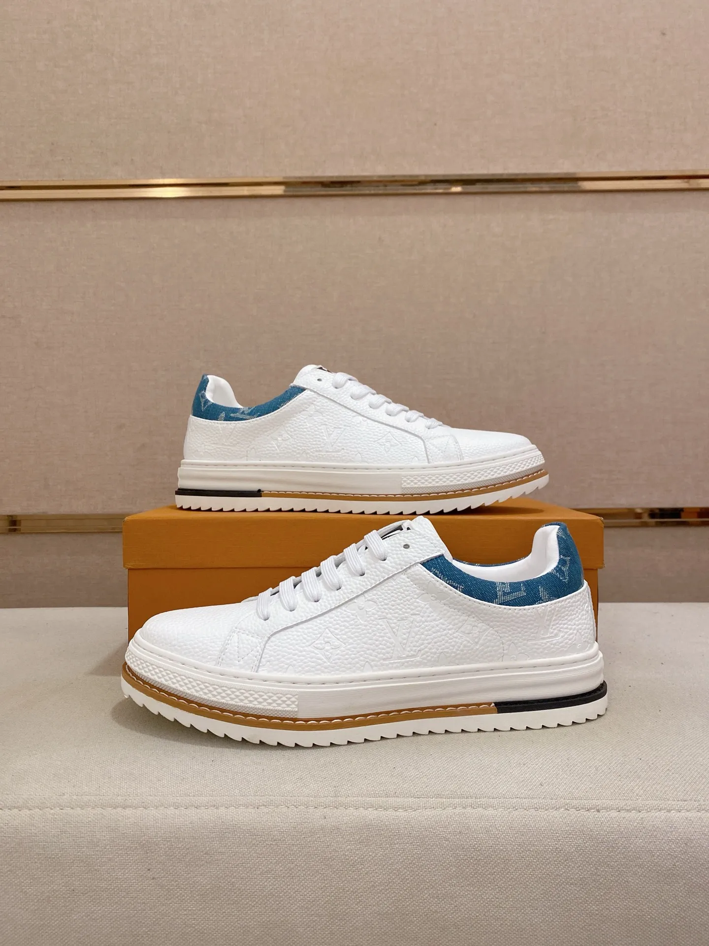Men's shoes💰 420💰louis vuitton (Louis Vuitton/lv)🔍🔍The new counters are on sale at the same time. The uppers are imported from Italy. ⃣️Re-engraved🇮🇹💪💪, ⚠Sole: The original sole is specially provided by the original factory, the exclusive movable molded sole is super comfortable, ⚠Original and single goods 🔍high quality, you can enter and leave the counter at will, welcome to compare⚠. Code number: 38-44 (45/customized, non-refundable)